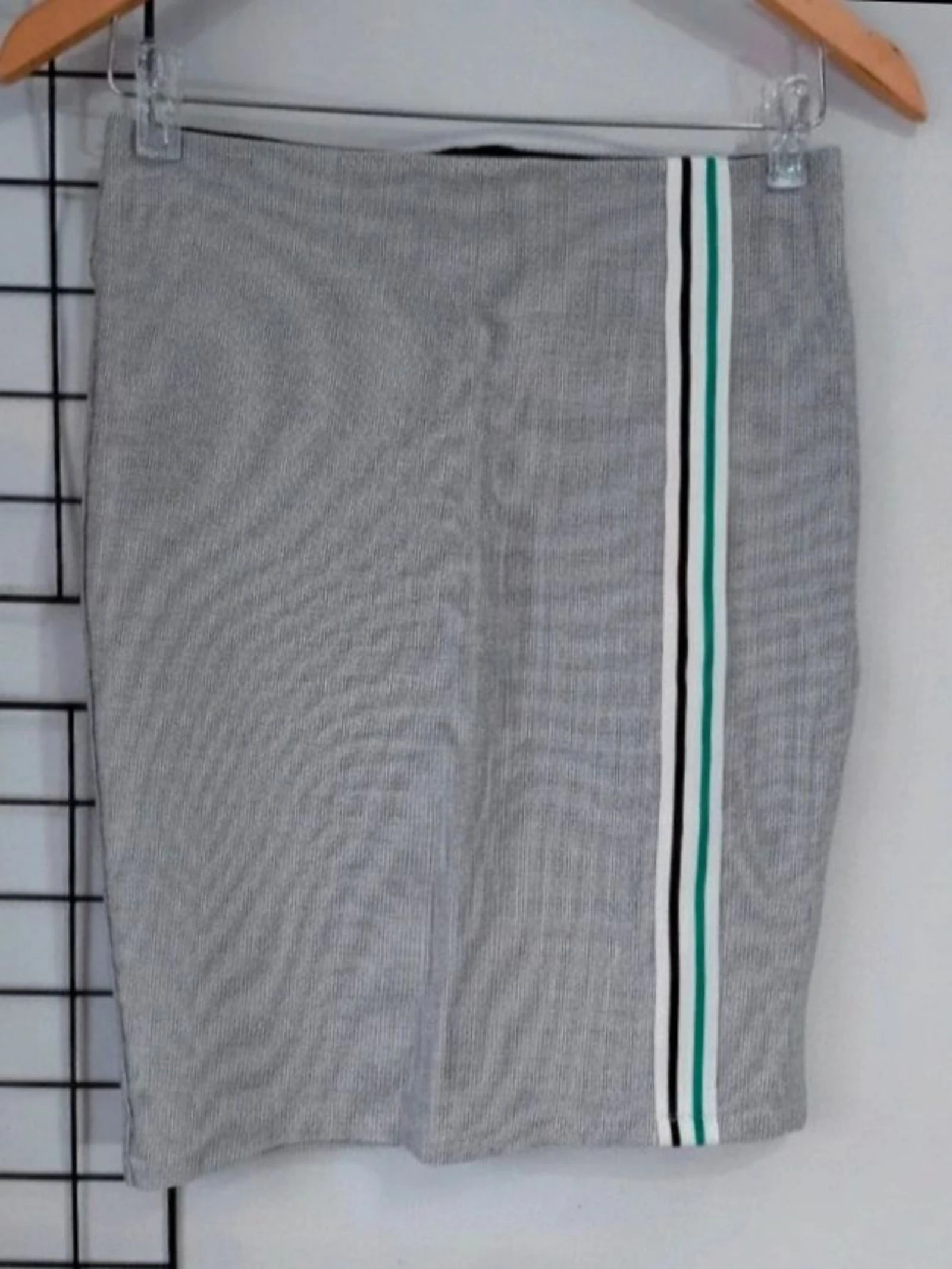 Saia tubinho Stradivarius M Blockette Aesthetic Cinza Bodycon com detalhes de malha canelada – photo 6